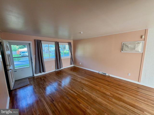 18 AQUILLA AVE, New Castle, DE 19720