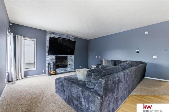 2141 Ashwood Avenue, Papillion, NE 68133