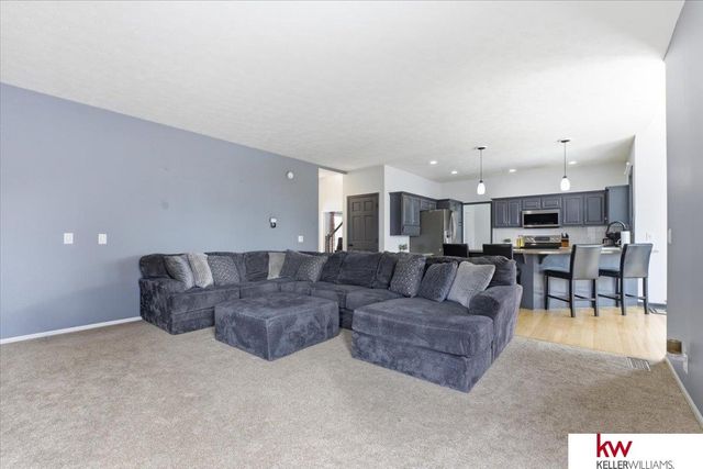 2141 Ashwood Avenue, Papillion, NE 68133