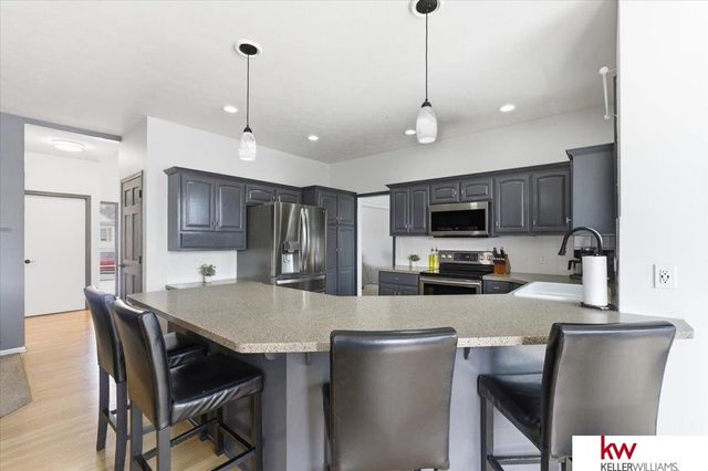 2141 Ashwood Avenue, Papillion, NE 68133