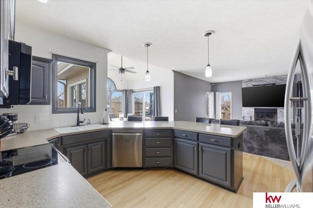 2141 Ashwood Avenue, Papillion, NE 68133