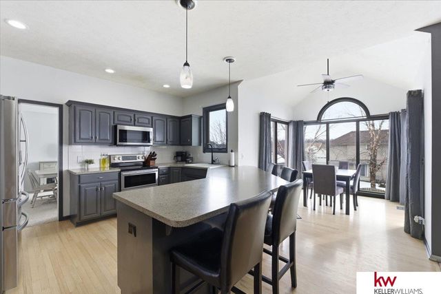 2141 Ashwood Avenue, Papillion, NE 68133