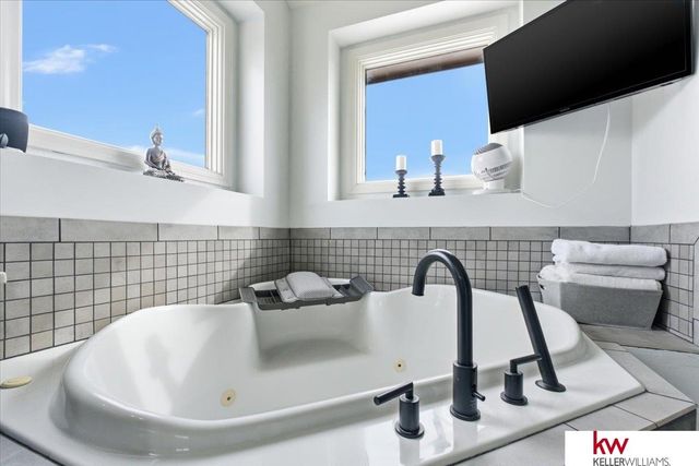 2141 Ashwood Avenue, Papillion, NE 68133