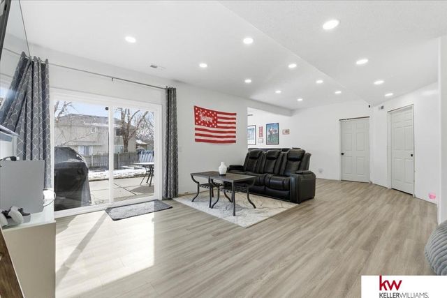 2141 Ashwood Avenue, Papillion, NE 68133