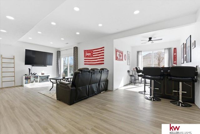 2141 Ashwood Avenue, Papillion, NE 68133