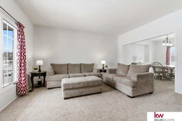 2141 Ashwood Avenue, Papillion, NE 68133