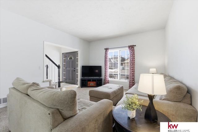 2141 Ashwood Avenue, Papillion, NE 68133