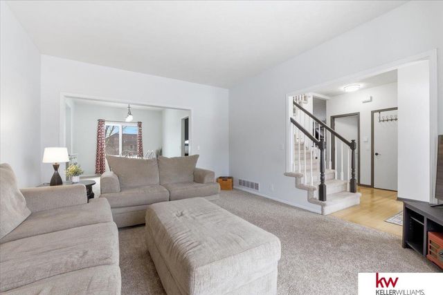 2141 Ashwood Avenue, Papillion, NE 68133