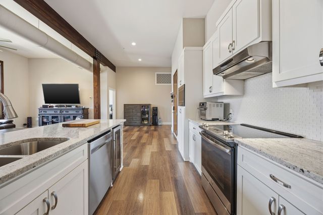 2502 Live Oak Street 235, Dallas, TX 75204
