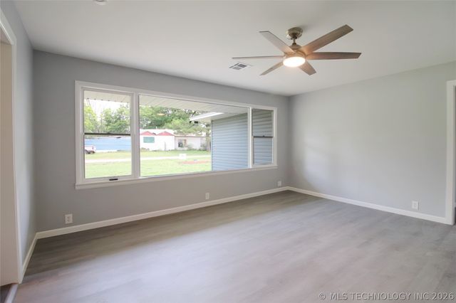 27197 Maiden Lane, Henryetta, OK 74437