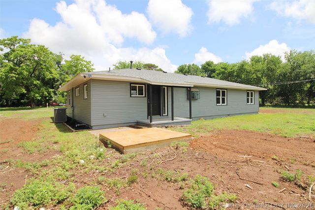 27197 Maiden Lane, Henryetta, OK 74437