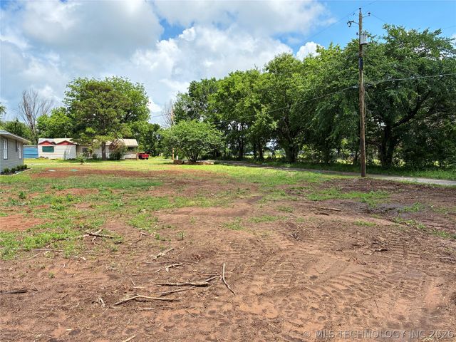 27197 Maiden Lane, Henryetta, OK 74437
