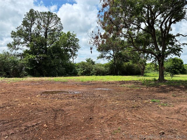 27197 Maiden Lane, Henryetta, OK 74437