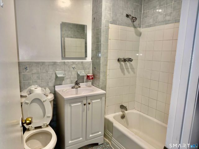 196 Park Street 2F, Bridgeport, CT 06608