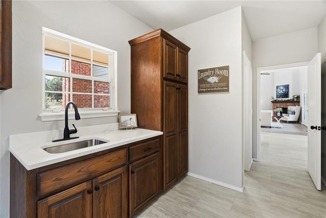 10212 Fawn Trail Road, Mustang, OK 73064