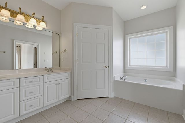 1046 Isaac Franklin Dr, Gallatin, TN 37066