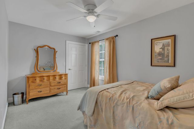 1046 Isaac Franklin Dr, Gallatin, TN 37066