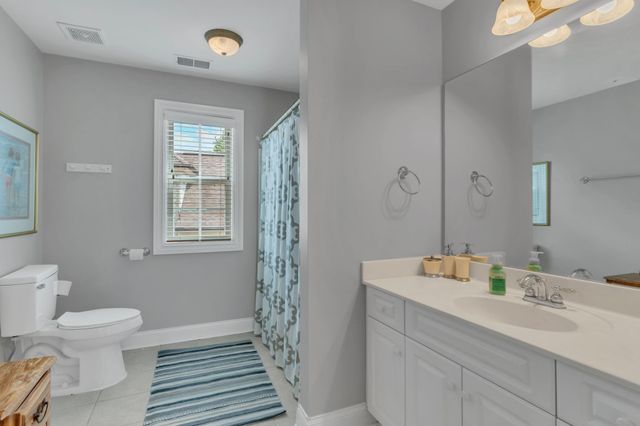 1046 Isaac Franklin Dr, Gallatin, TN 37066