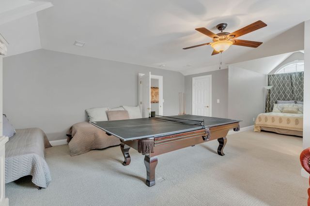 1046 Isaac Franklin Dr, Gallatin, TN 37066
