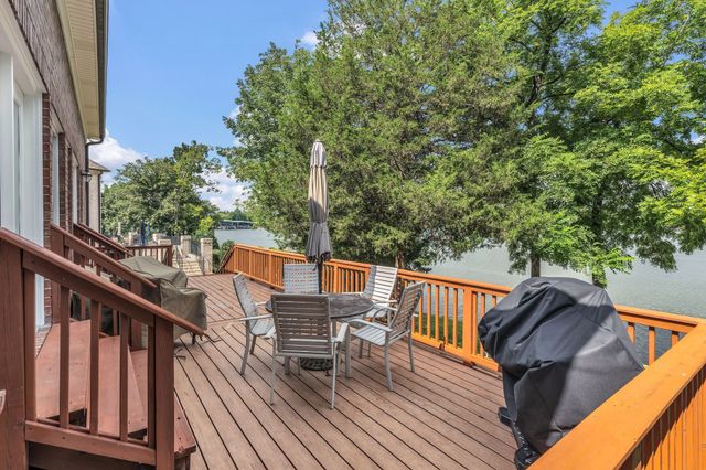 1046 Isaac Franklin Dr, Gallatin, TN 37066