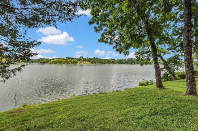 1046 Isaac Franklin Dr, Gallatin, TN 37066