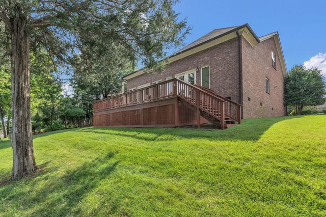 1046 Isaac Franklin Dr, Gallatin, TN 37066