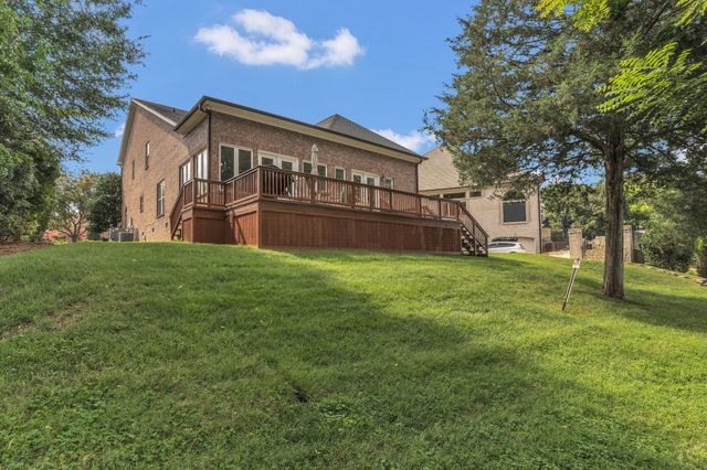 1046 Isaac Franklin Dr, Gallatin, TN 37066