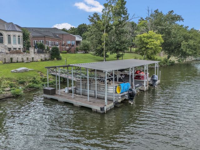 1046 Isaac Franklin Dr, Gallatin, TN 37066