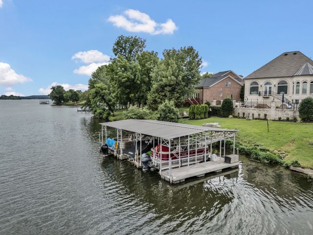 1046 Isaac Franklin Dr, Gallatin, TN 37066