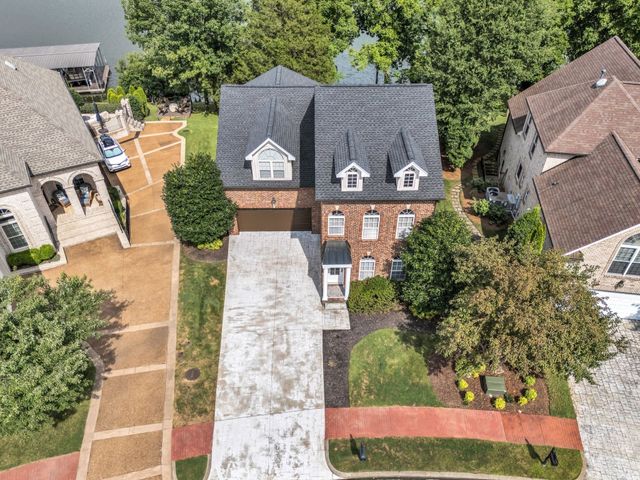 1046 Isaac Franklin Dr, Gallatin, TN 37066