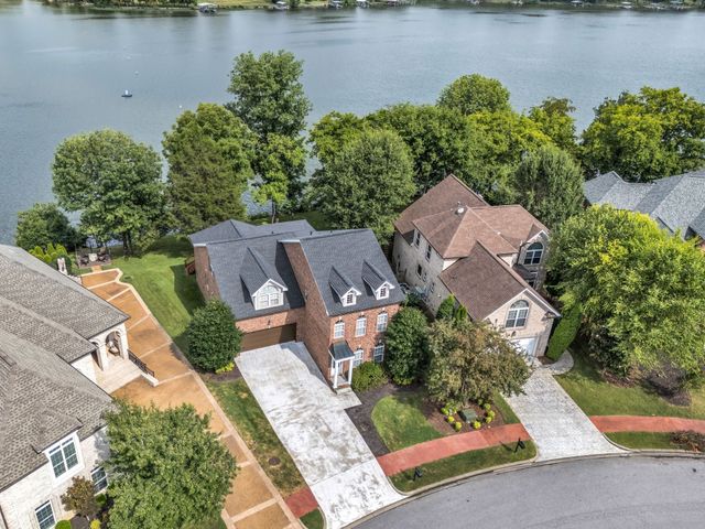 1046 Isaac Franklin Dr, Gallatin, TN 37066