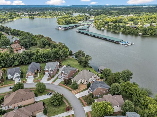 1046 Isaac Franklin Dr, Gallatin, TN 37066