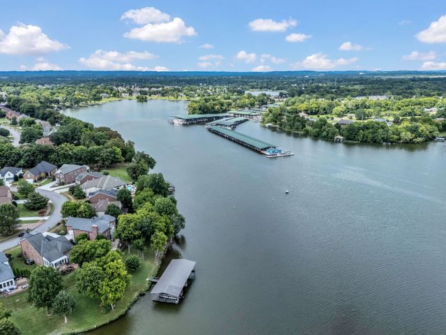 1046 Isaac Franklin Dr, Gallatin, TN 37066