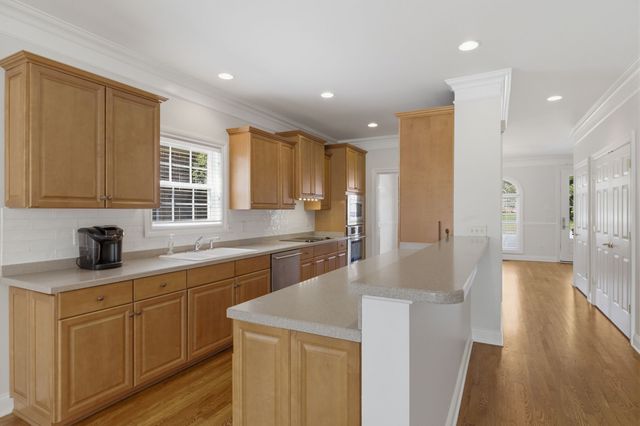 1046 Isaac Franklin Dr, Gallatin, TN 37066