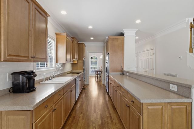 1046 Isaac Franklin Dr, Gallatin, TN 37066