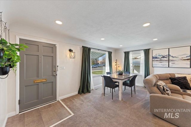 720 S Diamond St, Nampa, ID 83686