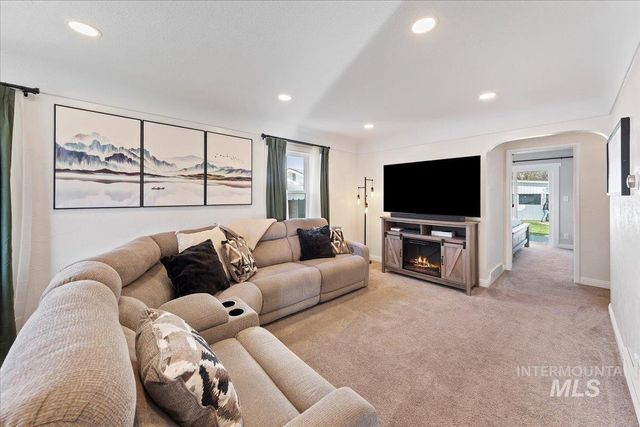 720 S Diamond St, Nampa, ID 83686