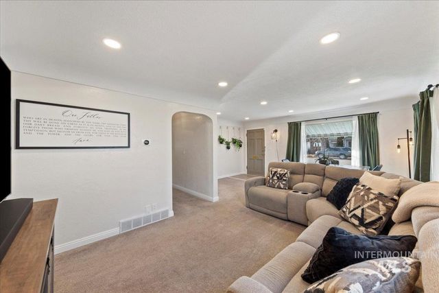 720 S Diamond St, Nampa, ID 83686