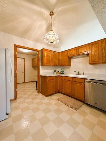 9046 Preserve Trail, Savage, MN 55378