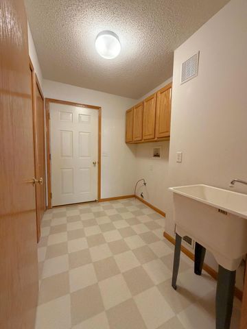 9046 Preserve Trail, Savage, MN 55378