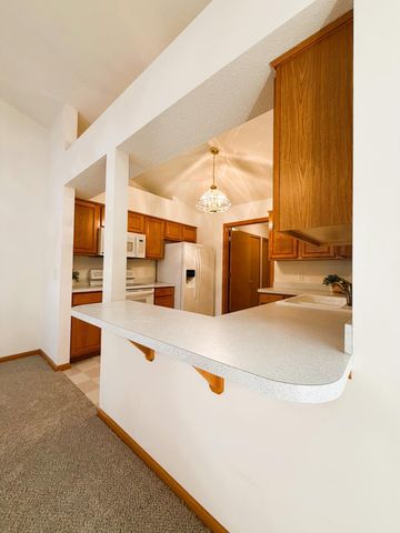 9046 Preserve Trail, Savage, MN 55378