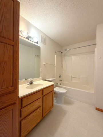 9046 Preserve Trail, Savage, MN 55378