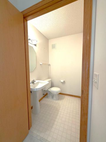 9046 Preserve Trail, Savage, MN 55378