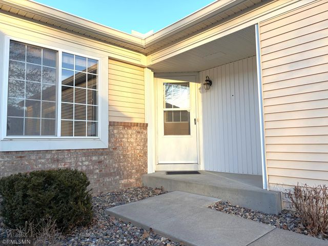 9046 Preserve Trail, Savage, MN 55378