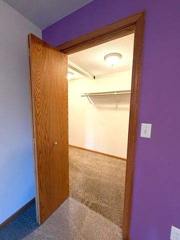 9046 Preserve Trail, Savage, MN 55378