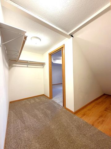 9046 Preserve Trail, Savage, MN 55378