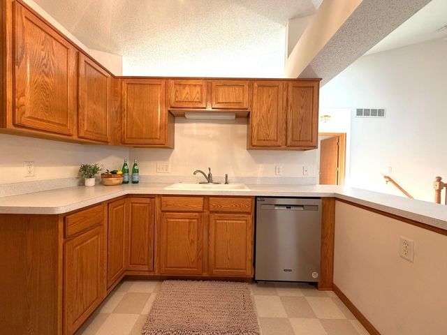 9046 Preserve Trail, Savage, MN 55378