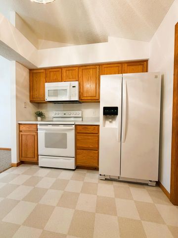 9046 Preserve Trail, Savage, MN 55378