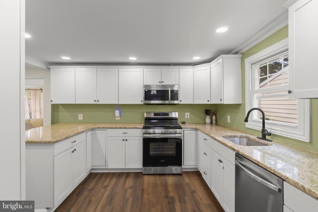 15 N LOCUST AVE, Marlton, NJ 08053