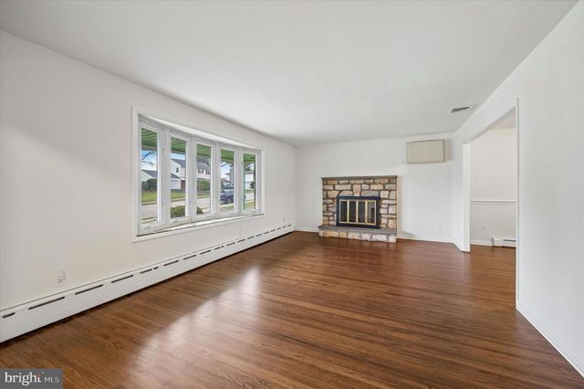 2008 HEMLOCK RD, Jeffersonville, PA 19403